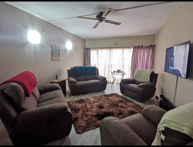 2 BEDROOM APARTMENT FOR SALE IN MEYERTON CENTRAL